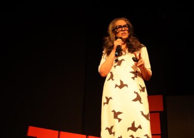 Erlana Castro no TEDx Governador Valadares